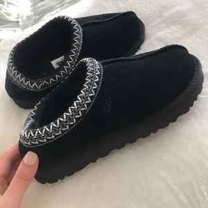 UGG K - Tasman II Embroidered Slipper